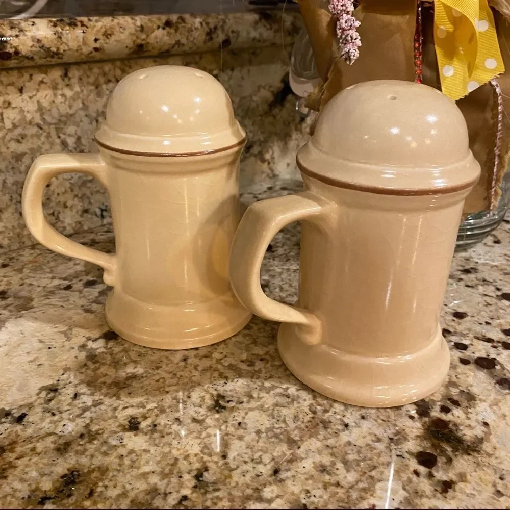 Pfaltzgraff Village Pattern Stove Top Salt Pepper Shaker Set Vintage 1970’s USA